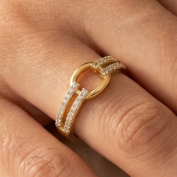 The Crystal Link Ring